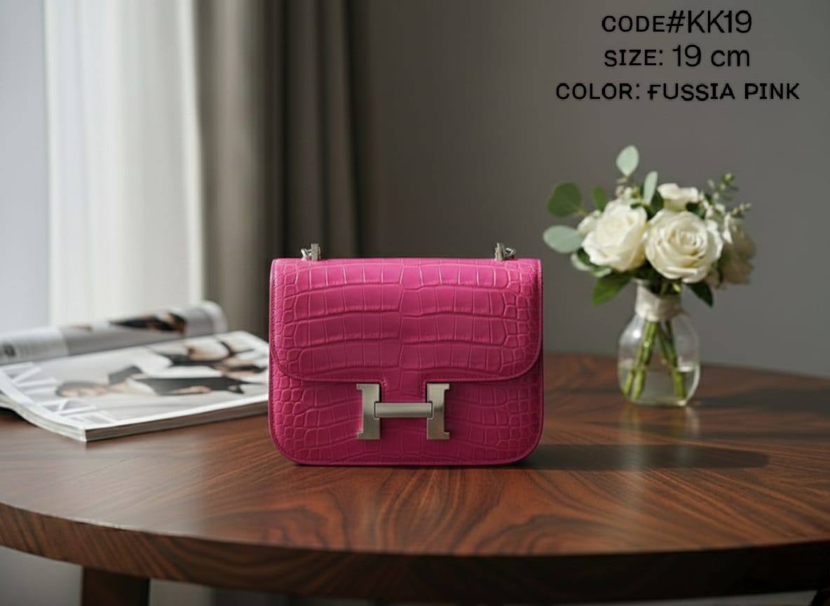 HERMES ᴄᴏɴsᴛᴀɴᴄᴇ
ᴄʀᴏᴄᴏᴅɪʟᴇ ɢʟᴏssʏ ʟᴇᴀᴛʜᴇʀ
sɪʟᴠᴇʀ ʜᴀʀᴅᴡᴀʀᴇ
ᴡɪᴛʜ ʟᴏɴɢ ʙᴇʟᴛ sᴛʀᴀᴘ
sɪᴢᴇ: 19 cm

ᴡɪᴛʜ BOX
🎁🎁🎁

95 dhs🇦🇪

Zain31
♥️♥️♥️