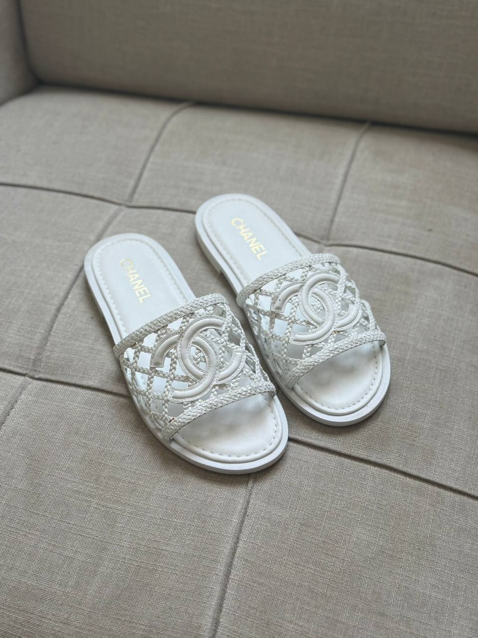 Chanel
✨ 𝐍𝐞𝐰 𝐂𝐨𝐥𝐥𝐞𝐜𝐭𝐢𝐨𝐧
✨ 𝐒𝐮𝐩𝐞𝐫 𝐌𝐚𝐬𝐭𝐞𝐫 𝐐𝐮𝐚𝐥𝐢𝐭𝐲
✨ 𝐀𝐯𝐚𝐢𝐥𝐚𝐛𝐥𝐞 𝐍𝐨𝐰
✨ 𝐒𝐢𝐳𝐞𝐬: 𝟑𝟔 — 𝟒𝟏
450 dhs✅

Zain298
♥️♥️♥️