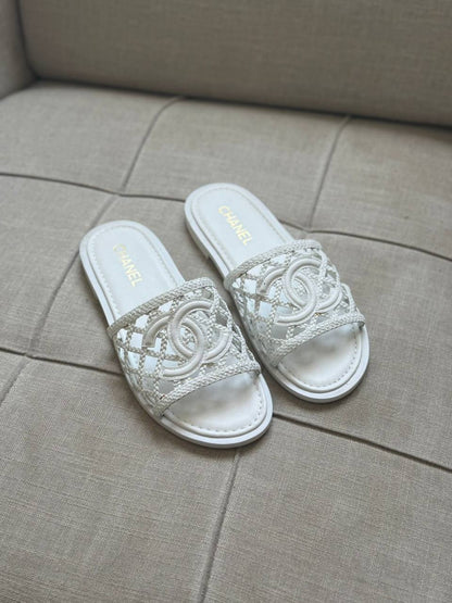 Chanel
✨ 𝐍𝐞𝐰 𝐂𝐨𝐥𝐥𝐞𝐜𝐭𝐢𝐨𝐧
✨ 𝐒𝐮𝐩𝐞𝐫 𝐌𝐚𝐬𝐭𝐞𝐫 𝐐𝐮𝐚𝐥𝐢𝐭𝐲
✨ 𝐀𝐯𝐚𝐢𝐥𝐚𝐛𝐥𝐞 𝐍𝐨𝐰
✨ 𝐒𝐢𝐳𝐞𝐬: 𝟑𝟔 — 𝟒𝟏
450 dhs✅

Zain298
♥️♥️♥️