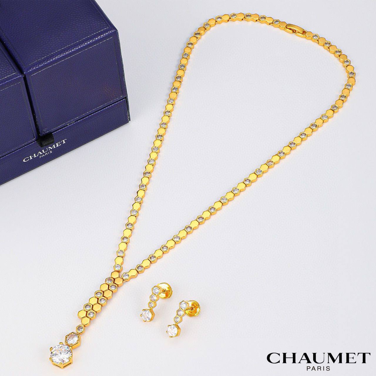 CHAUMET ❤️‍🔥*
Necklace 🐦‍🔥
Earring🦋
Master quality ✨
With normal boxes 🗃️ 
180 dhs🇦🇪
With master box 📦 
260 dhs🇦🇪

Zain216
♥️♥️♥️