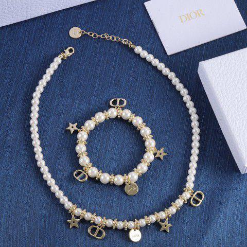DIOR 🎶🛍️
____NECKLACE& BRACELE__❤️
*MASTER*🍃😍
With NORMAL BOX 🛍️
120 dhs✅
With master box🛍️
130 dhs✅

Zain263
♥️♥️♥️