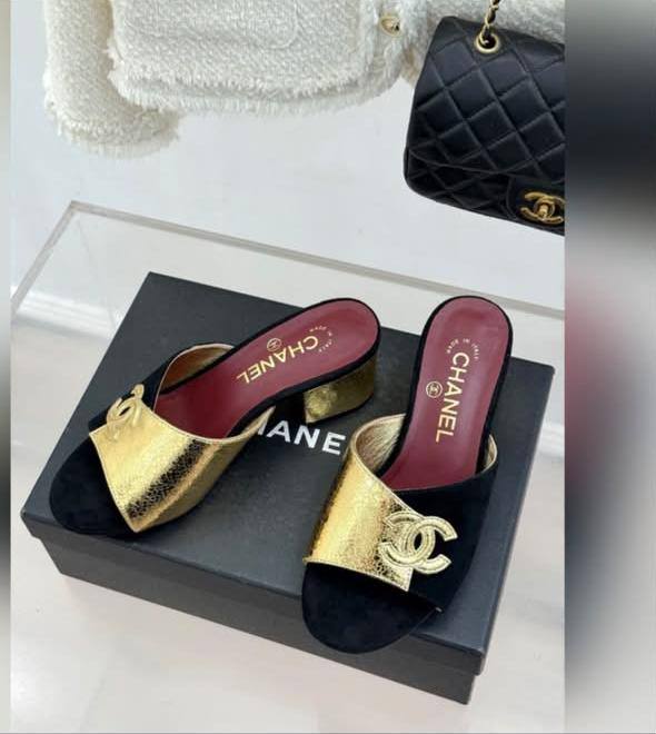 Chanel
Size 36-41 
Master quality 😊😊😊
280 dhs💓

Zain207
♥️♥️♥️