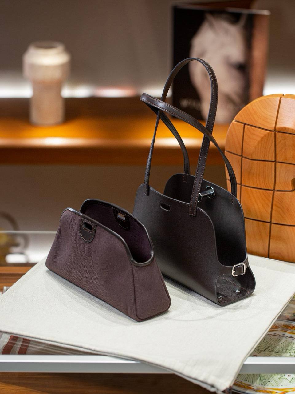 *New women hermes*
*Tablier Sellier bag*
Master 
750 dhs🪙🖤

Zain179
♥️♥️♥️