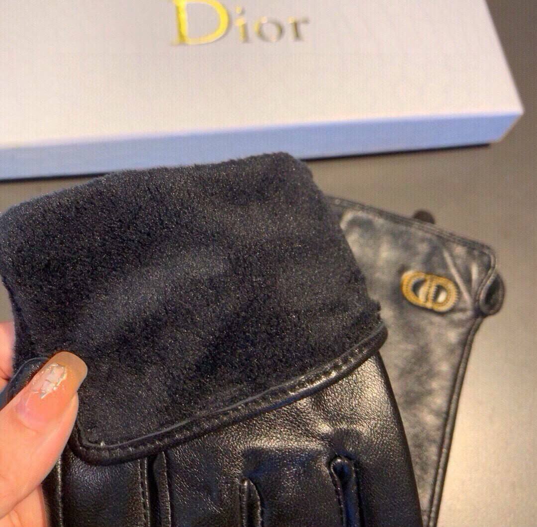 DIOR GlOVES

VVIP QUALITY

WITH ORRIGINAL BOX

320 dhs🇦🇪🇦🇪

Zain281
♥️♥️♥️