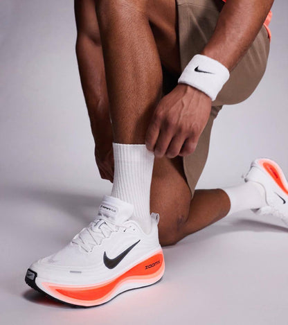 Nike Vomero Plus White Black Bright Crimson，
Size 36-45，
250 dhs✅

Zain18
♥️♥️♥️