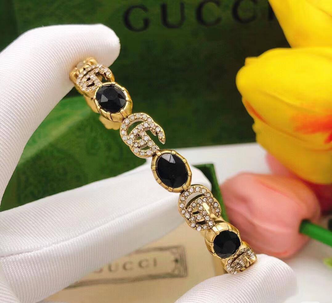 Gucci Bangle
Master quality 

65 dhs🪙💕
 normal box
🎁🎁🎁

Zain48
♥️♥️♥️