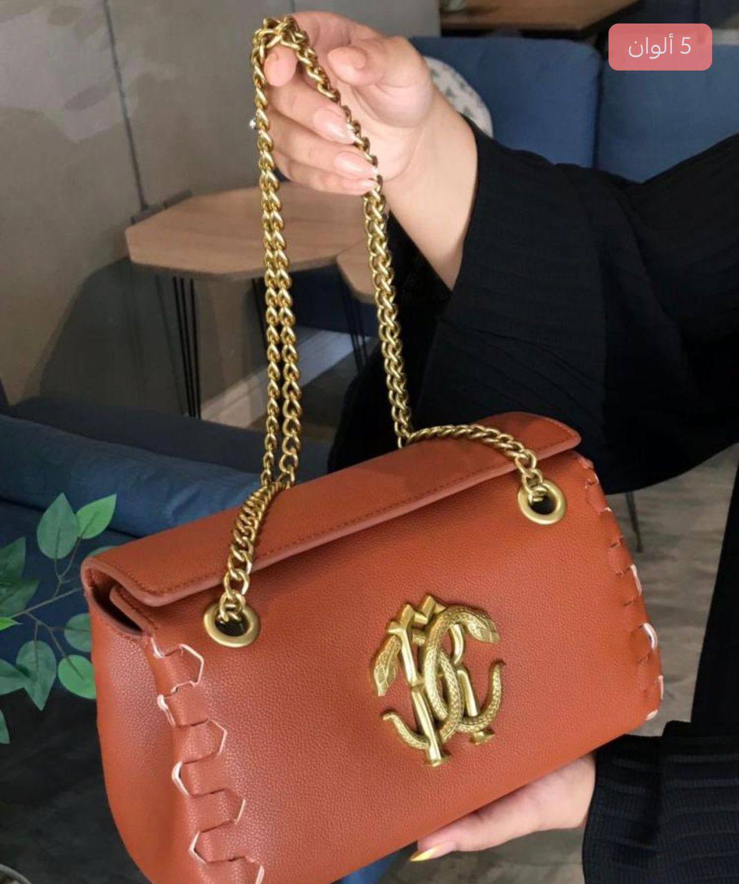 Aigner
110 dhs🪙🌨️
SIZE：20×13×10CM

Good quality

 with box
🎁🎁🎁

Zain35
♥️♥️♥️