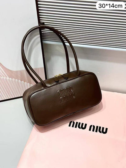 🎉Discount 🍁  Miumiu Autumn collection
1️⃣ First quality
Size : 30 ~ 29 * 12 cm
80 dhs🪙🌺
Limit Stock

Zain115
♥️♥️♥️