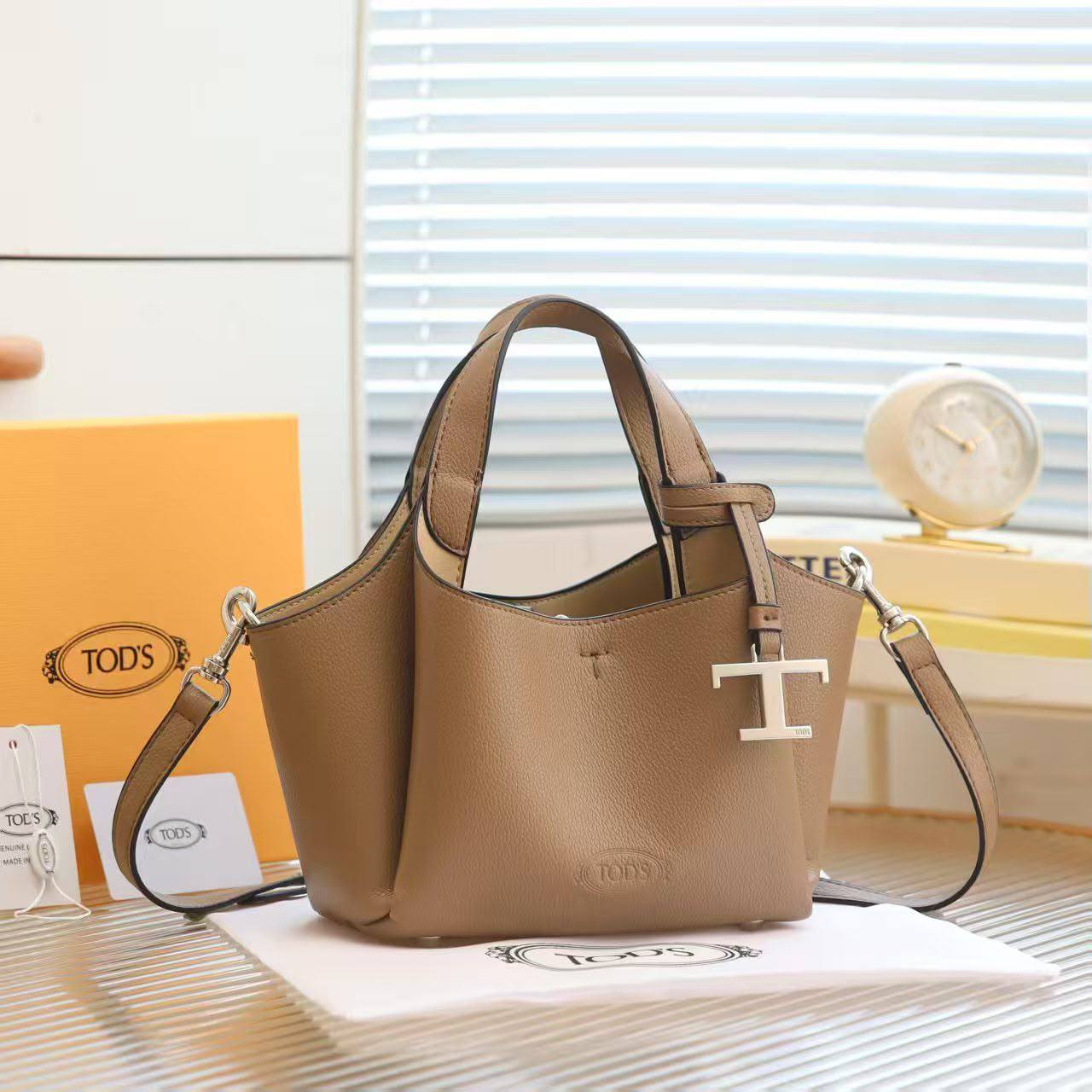 TODS
100 dhs✅
With box
22cm
Good quality

Zain219
♥️♥️♥️
