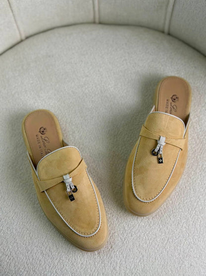 Loro Piana
Super *AAA* *+* Quality 💯 
With original packing🎁🎁
SIZE:36and41
Available now
450 dhs🇦🇪🇦🇪

Zain309
♥️♥️♥️
