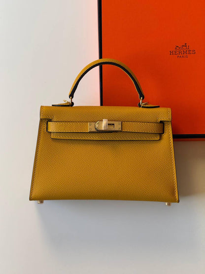 Hermes
minikelly 19cm💕
master quality😍with box❤️
340 dhs❤️💚❤️💚

Zain52
💚❤️💚