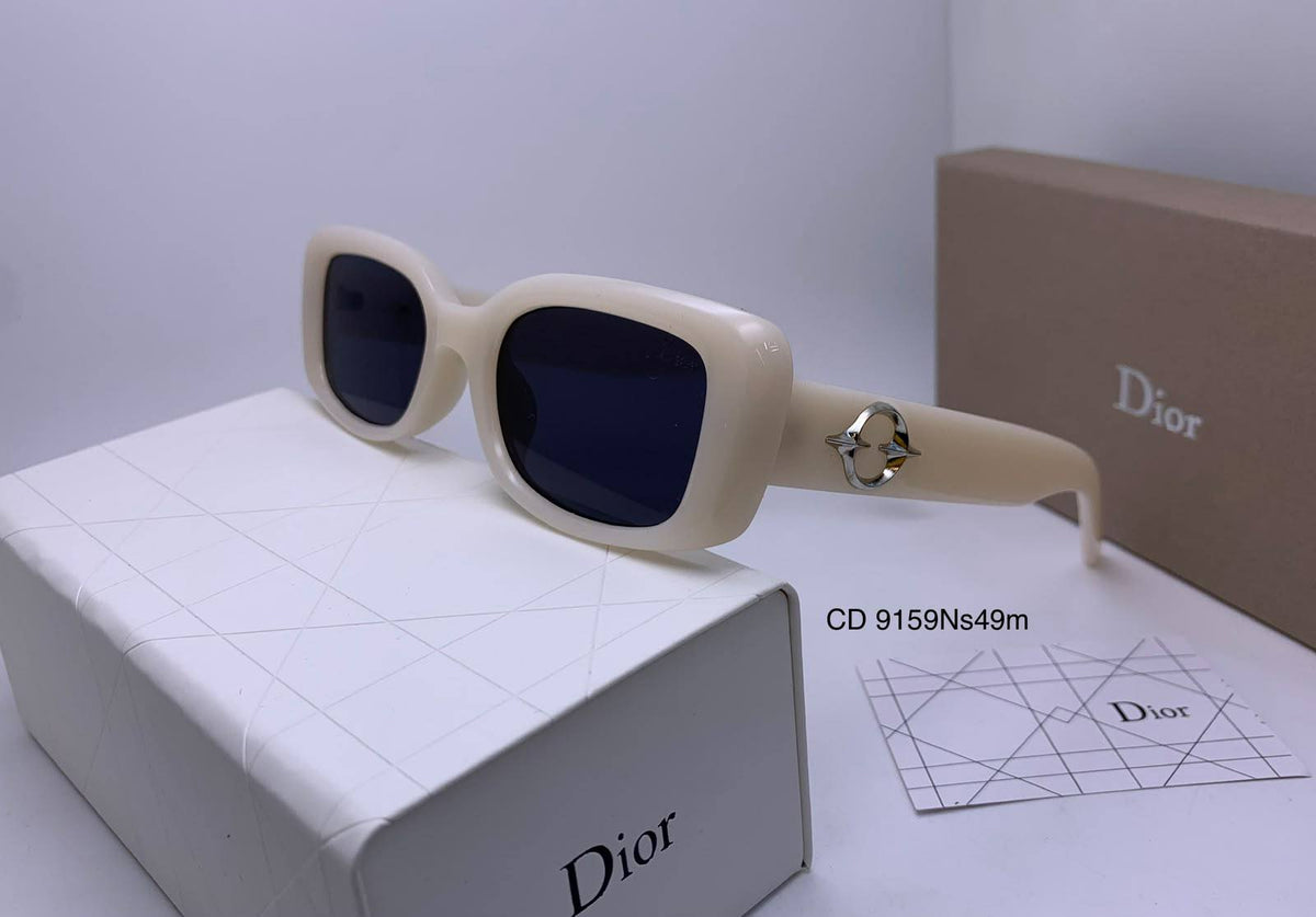 Ladies sunglasses 
70 dhs🇦🇪🇦🇪

Zain126
♥️♥️♥️