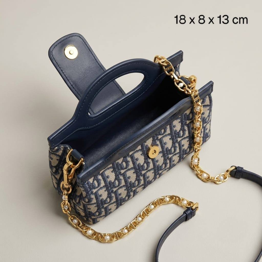 Dior
ᴊᴏʟɪᴇ ᴛᴏᴘ ʜᴀɴᴅʟᴇ ʙᴀɢ
ʙʟᴜᴇ ᴏʙʟɪǫᴜᴇ ᴊᴀᴄǫᴜᴀʀᴅ
ғᴇᴀᴛᴜʀᴇs sɪɢɴᴀᴛᴜʀᴇ CD
ᴄʟᴀsᴘ ᴡɪᴛʜ ᴘᴇᴀʀʟ ᴏɴ ᴛᴏᴘ
ᴡɪᴛʜ ɢᴏʟᴅ ᴄʜᴀɪɴ ᴡɪᴛʜ ᴘᴇᴀʀʟ
ʟᴏɴɢ ᴀᴅᴊᴜsᴛᴀʙʟᴇ sᴛʀᴀᴘ
sɪᴢᴇ: 18 cm
ᴡɪᴛʜ BOX
🎁🎁🎁

95 dhs✅

Zain31
♥️♥️♥️