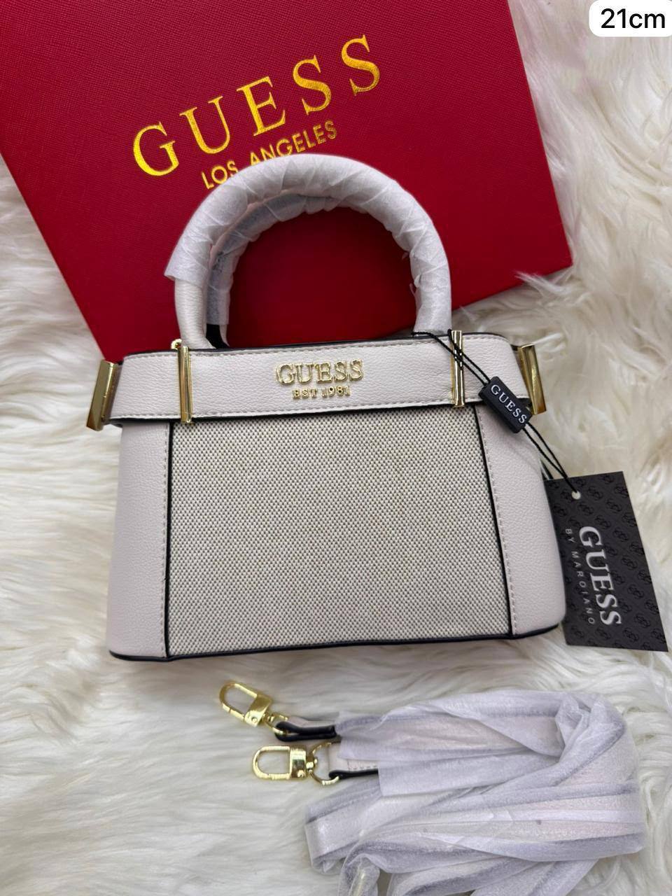 Guess Hanbag

1⃣️ First quality +🎁

size : 21 * 13 * 7 cm
105 dhs🇦🇪🇦🇪
with box 🎁


Zain115
♥️♥️♥️