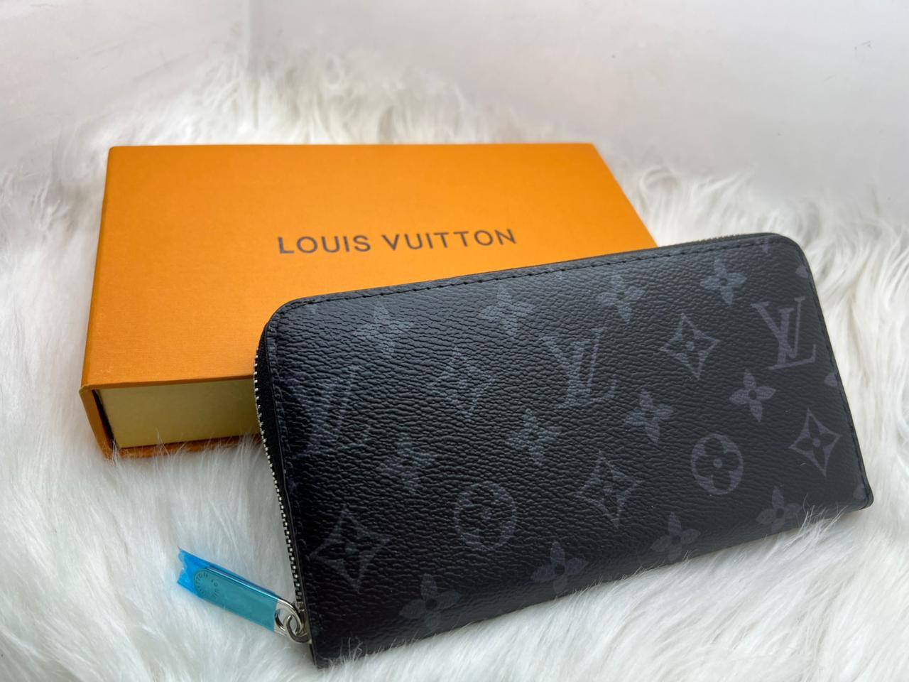 LV Wallets
45 dhs✅

Zain182
♥️♥️♥️