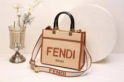 FENDI sᴜɴsʜɪɴᴇ
ᴍɪɴɪ ᴛᴏᴛᴇ ʙᴀɢ
ʀᴀᴛᴛᴀɴ ᴛᴡᴇᴇᴅs ᴍᴀᴛᴇʀɪᴀʟ
ᴡɪᴛʜ ʟᴏɴɢ ʙᴇʟᴛ sᴛʀᴀᴘ
sɪᴢᴇ : 26 cm

95 dhs🪙🌨️

Zain31
♥️♥️♥️