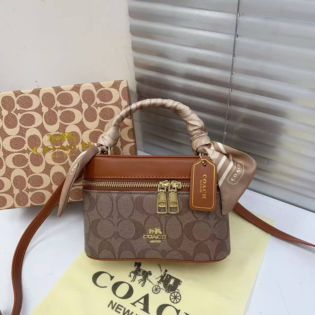 Coach  

With box 🎁
70 dhs🇦🇪🇦🇪

Zain232
♥️♥️♥️
