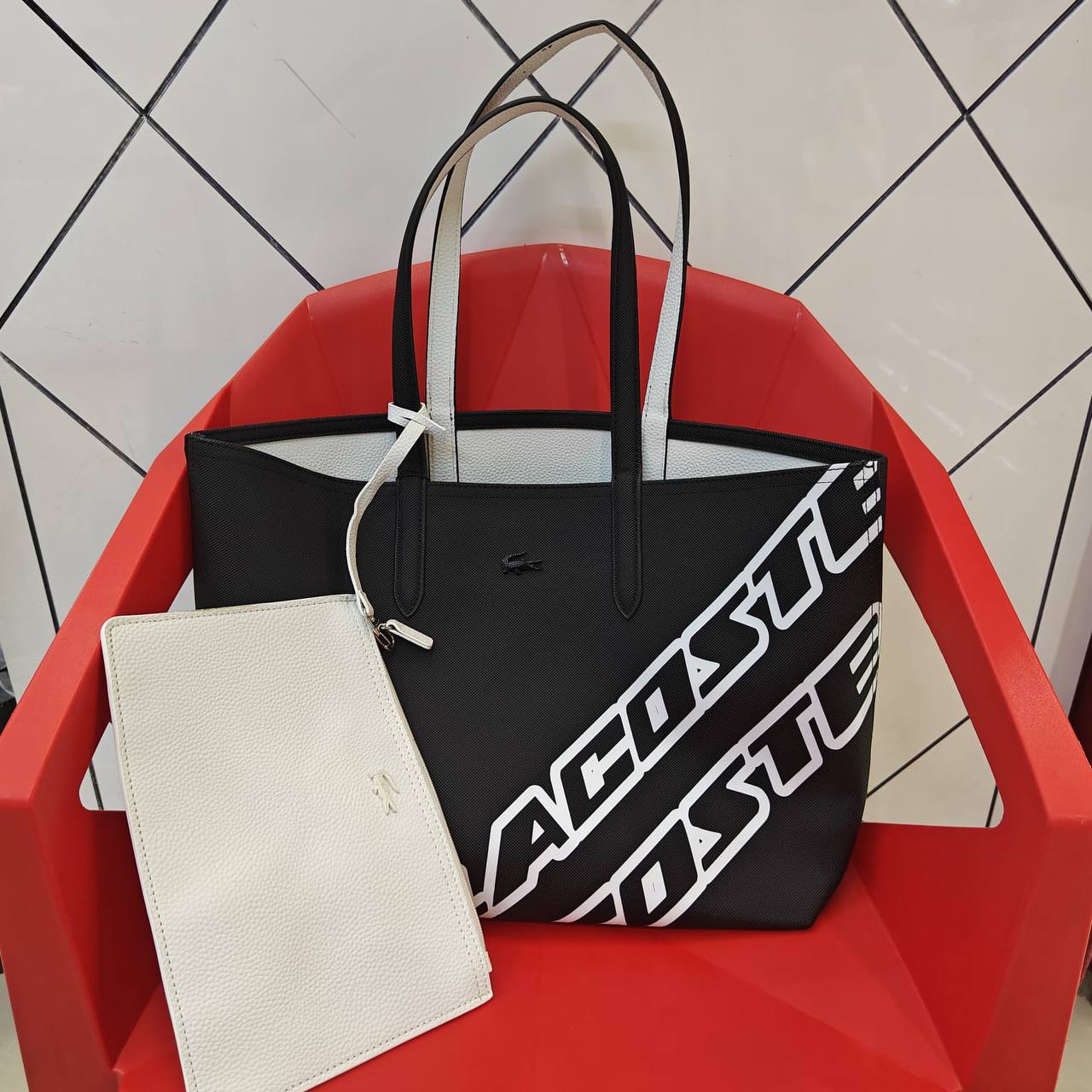 Lacost 

90 DHS🇦🇪🇦🇪

Tow face 

Zain235
♥️♥️♥️