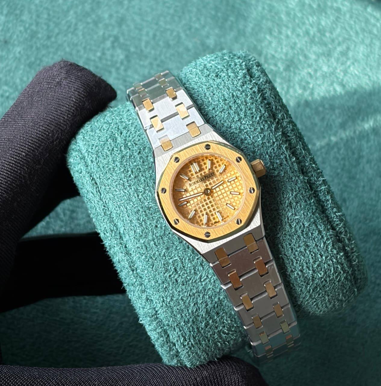 Ap watch for ladies 
good quality 
290 dhs
 (size 23mm )

Zain59
♥️♥️♥️