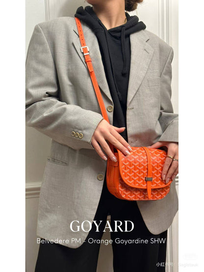 GOYARD
Size     22×17×9cm

90 dhs🪙🌨️

Withbox
🎁🎁🎁

Zain04
♥️♥️♥️