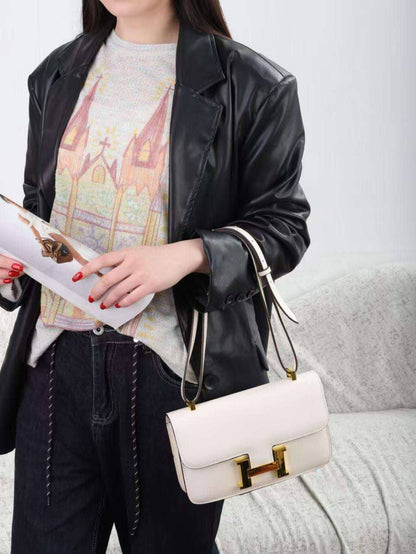 Hermes
Good quality 
Size 24*cm
95 dhs🇦🇪🇦🇪
With box 📦🔥🔥

Zain70
♥️♥️♥️