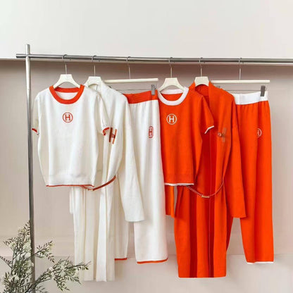 For  winter 🥶 set available 
Now free size 
110 dhs❣️

Zain138
♥️♥️♥️