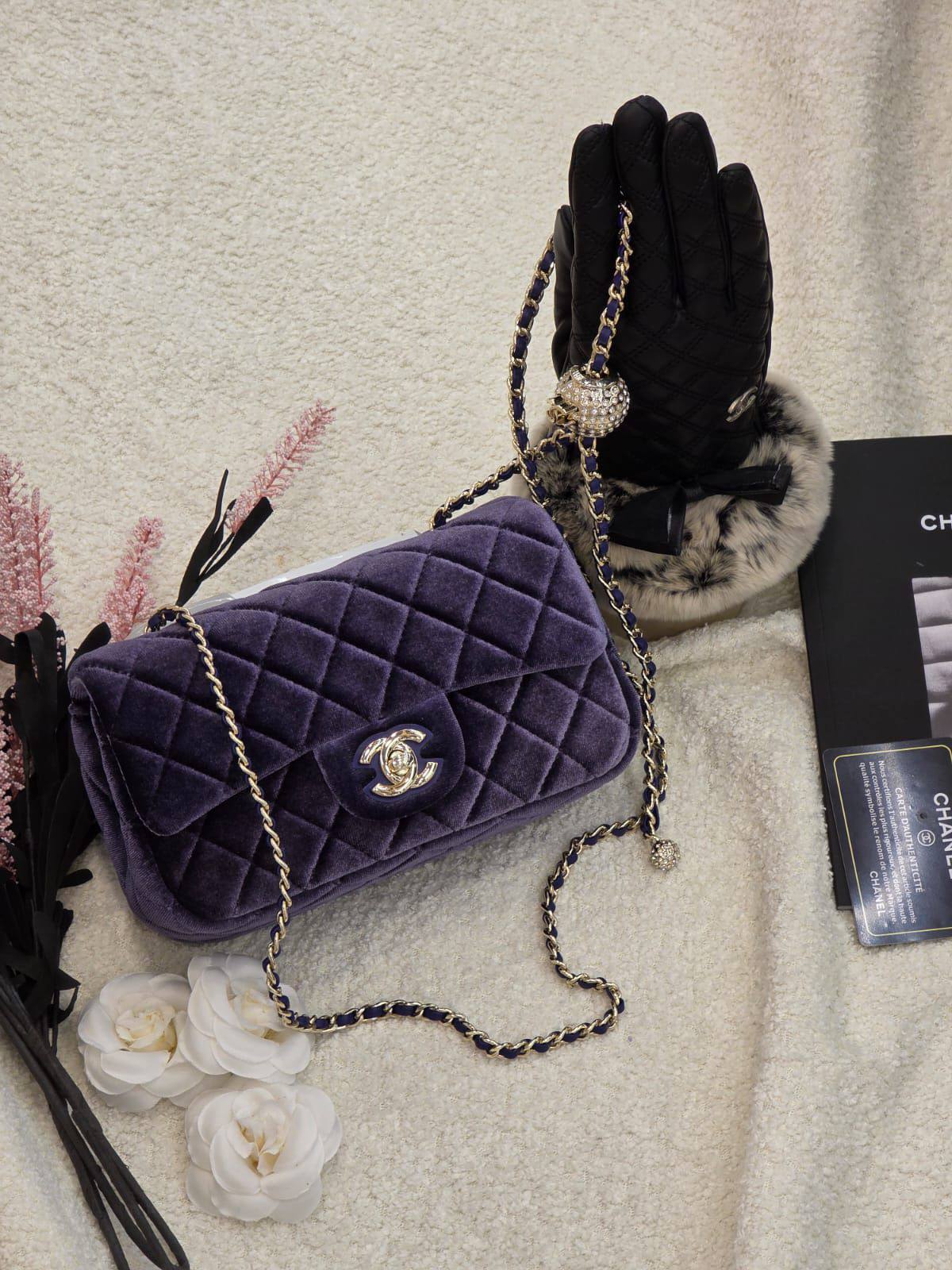 Chanel
21. 20. Cm.  
With. Nice. Backing.  
230 dhs❤️

Zain131
♥️♥️♥️