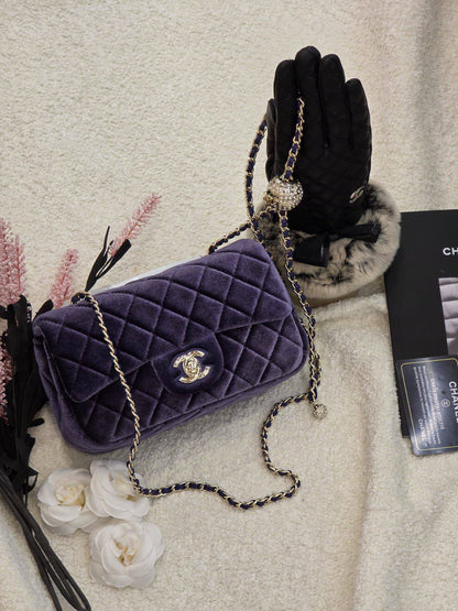 Chanel
21. 20. Cm.  
With. Nice. Backing.  
230 dhs❤️

Zain131
♥️♥️♥️