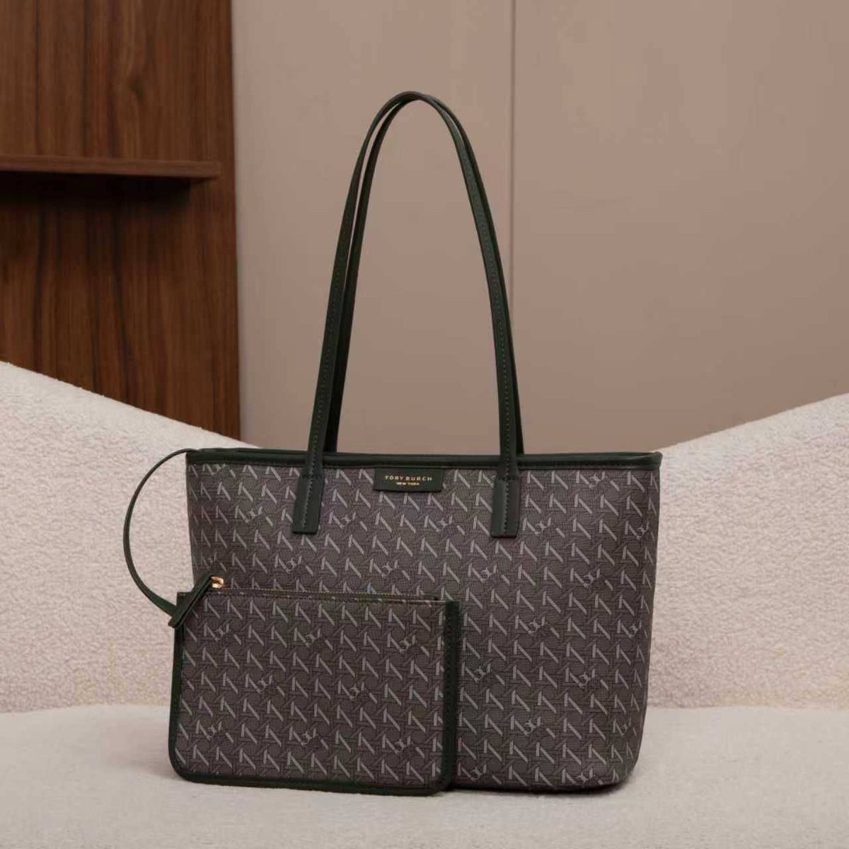 Tory burch

95 dhs🇦🇪🇦🇪🇦🇪

Size30/13/25
2in1
With zipper

Zain07
♥️♥️♥️