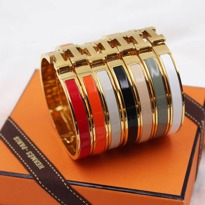 HERMES
🆕🆕📣📣📣🆙🆙
Mini  Clic H bracelet
*MASTER QUALITY* 💯% 🏆

*85 dhs🪙💕* with *Orignal* Box🎁
*75 dhs🪙💕* with *Normal* Box🎁

Zain106
♥️♥️♥️