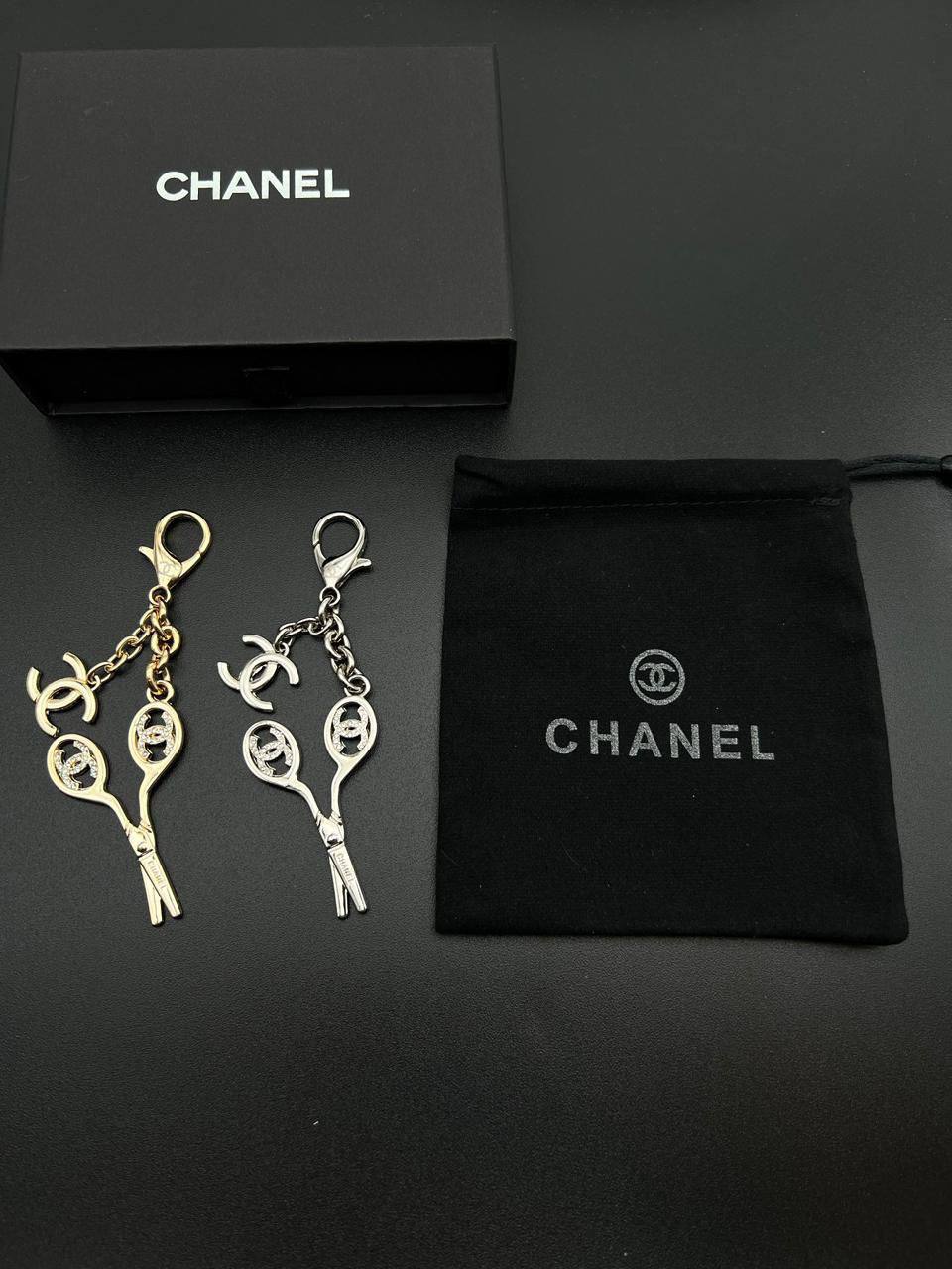 KEYCHAINS
CHANEL & LV 
60 dhs🪙🖤
With MASTER BOX 📦

Zain263
♥️♥️♥️