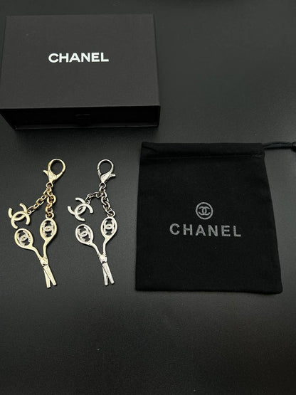 KEYCHAINS
CHANEL & LV 
60 dhs🪙🖤
With MASTER BOX 📦

Zain263
♥️♥️♥️