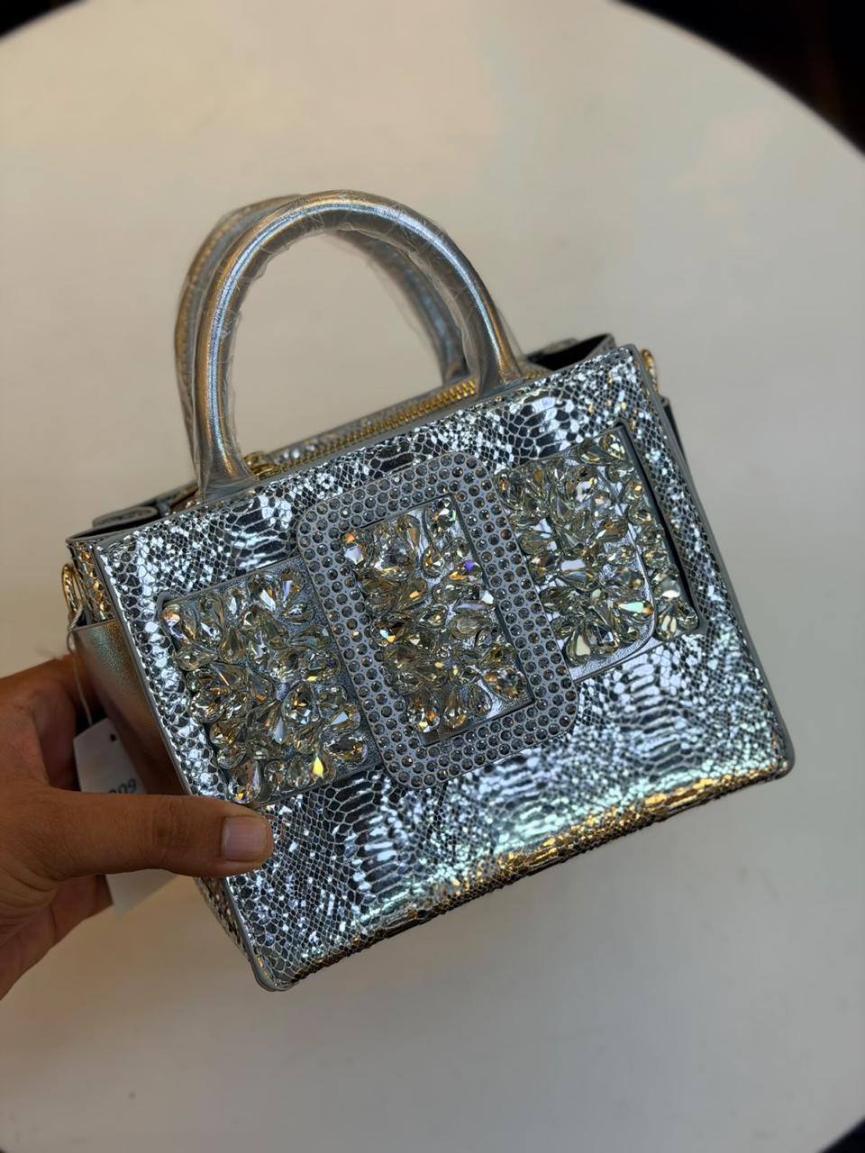 150 dhs

Zain175
♥️♥️♥️
