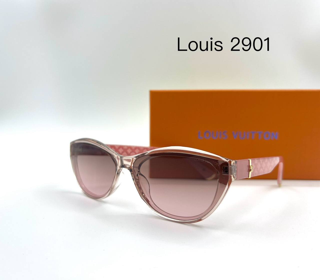LV
Sunglasses 🕶️ 
good quality 💯 
With master box 🗃️ 
50 dhs💓

Zain273