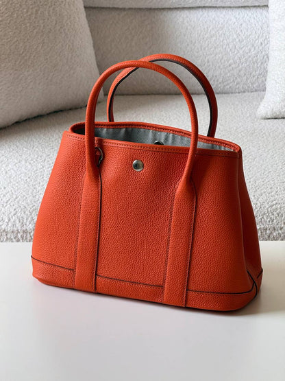 Hermes garden party 
💕master quality😍with box❤️
18 CM 340 dhs🪙🌨️
24 Cm 340 dhs🪙🌨️
30 CM 380 dhs🪙🌨️

Zain52
♥️♥️♥️