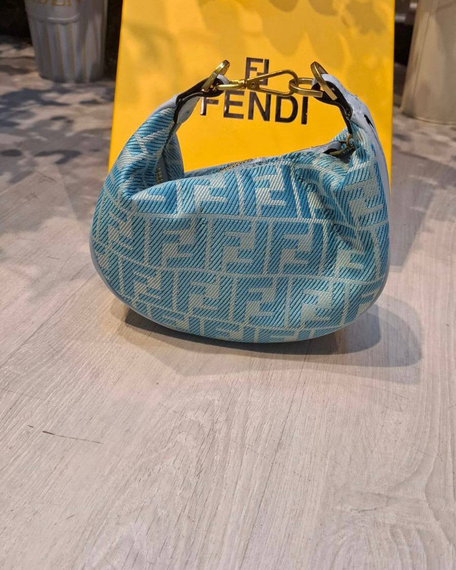Fendi
Fendi Mini Fendigraphy

20cm
95 dhs💚❤️❤️💚

with BOX
🎁🎁🎁

Zain254
♥️♥️♥️