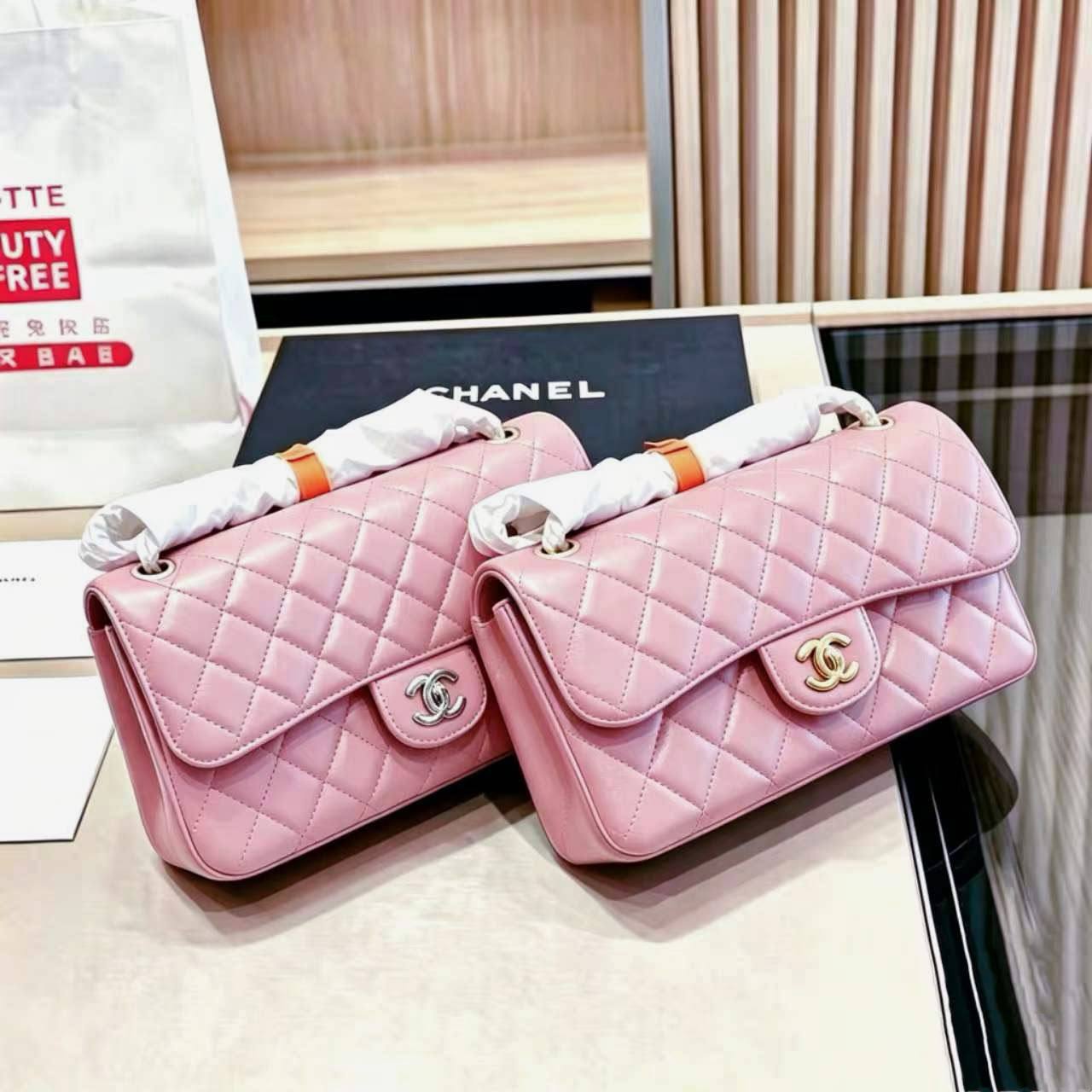 CHANEL
Master🌺🌺
WITH DOUBLE BOX 
240 dhs💓

Zain39
♥️♥️♥️