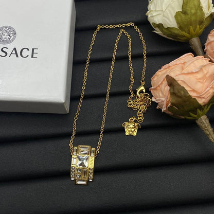 VERSACE 💫  *OFFER*
    _*Necklace*_📿

45 dhs🪙🌨️
*WITH NORMAL BOX AND 
PAPER BAG*📦
🎁🎁🎁

Zain89
♥️♥️♥️