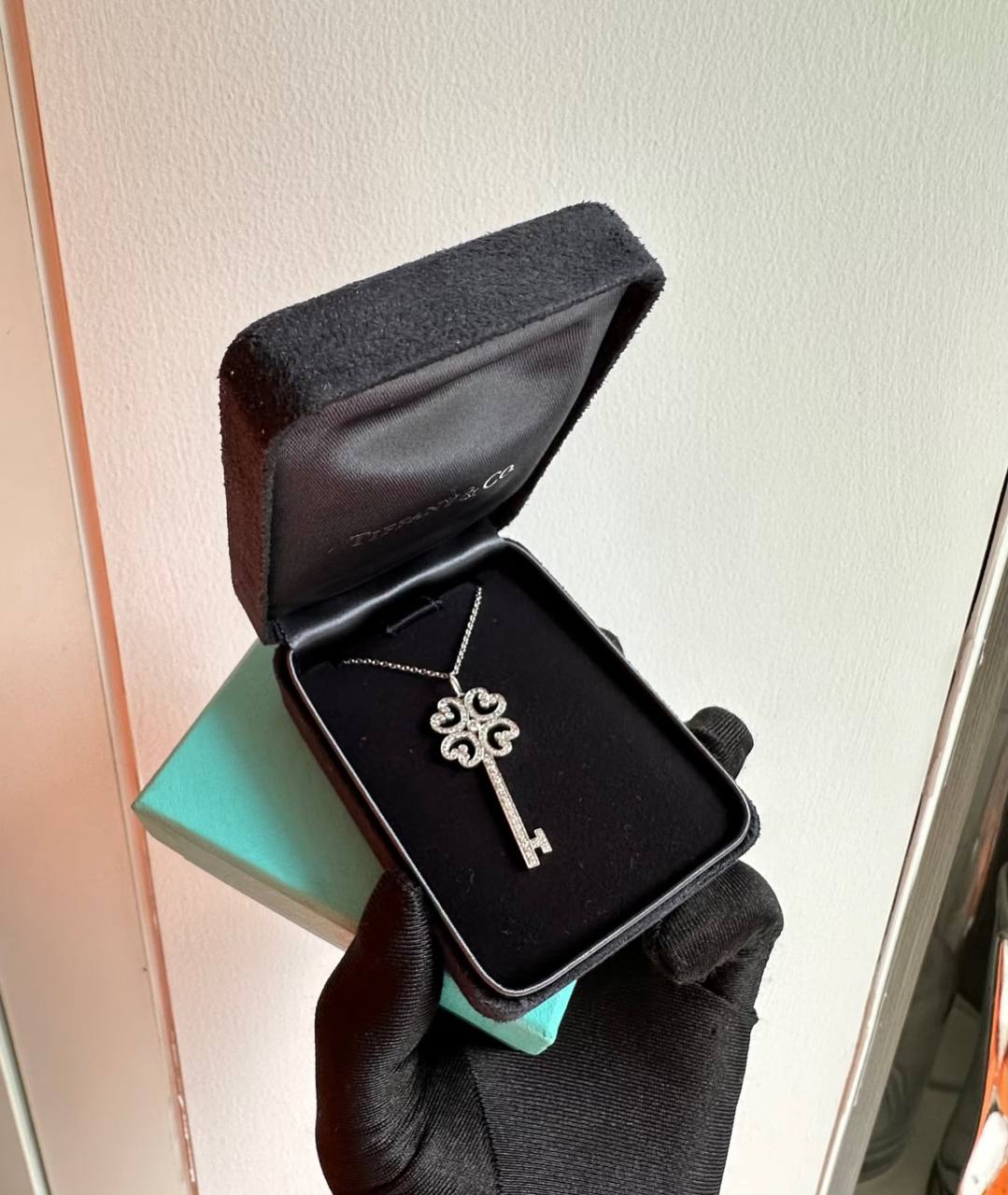 Tiffany ❤️‍🔥*
Necklace ✨
Master quality 💯
With normal boxes 🗃️ 
55 dhs✅
With master box 📦 
70 dhs✅

Zain216
♥️♥️♥️