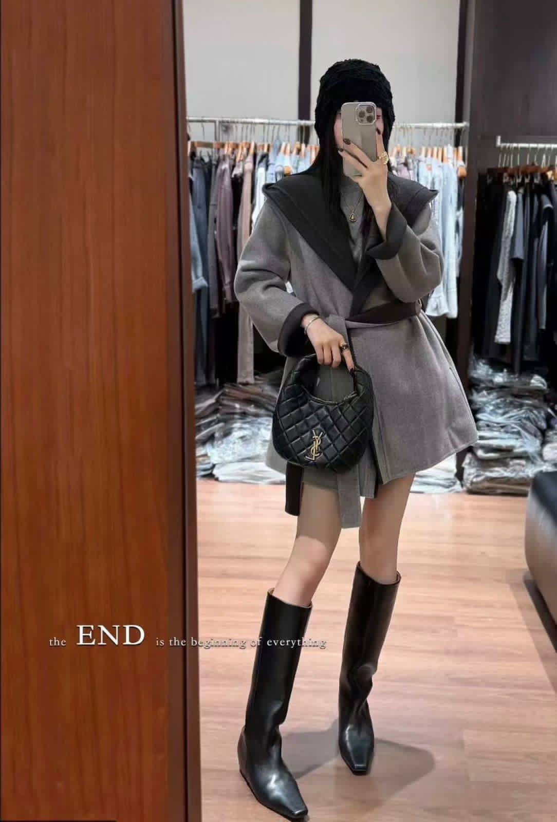 YSL 
COPY ONE SMALL SIZE NEW CAME 

WITH BOX 
🎁🎁🎁

130 dhs🪙🌨️

Zain39
♥️♥️♥️