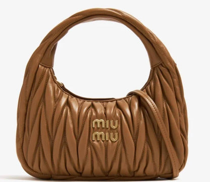 Miu Miu
New model, good quality,  
with box,  
🎁🎁🎁
size 21*12 cm 
95 dhs🪙🌨️

Zain12
♥️♥️♥️