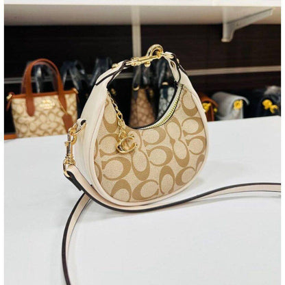 Coach
With box 
🎁🎁🎁

90 dhs🪙🌨️

Zain93
♥️♥️♥️