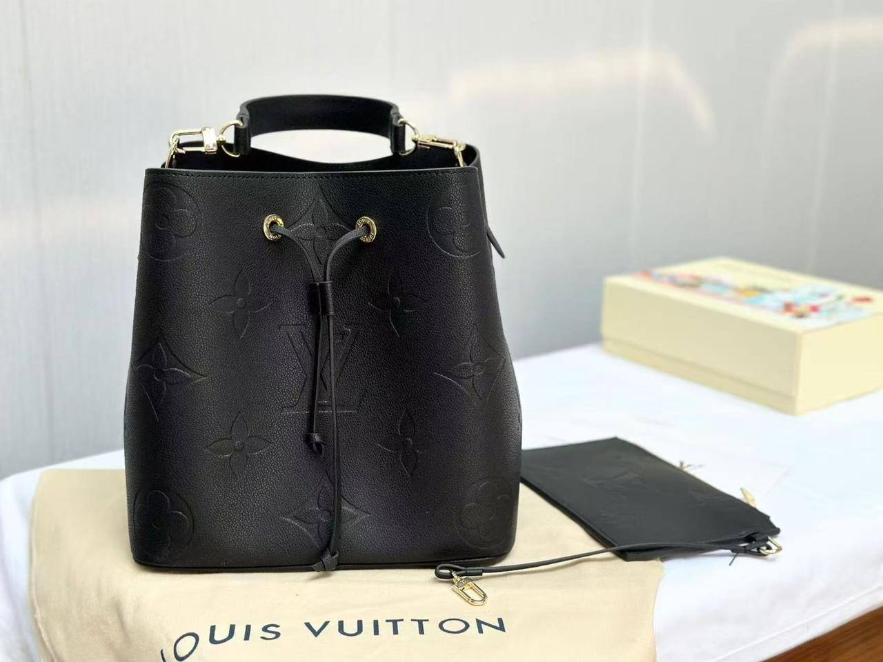 LV Master
Bucket 💕💕
25cm🫶🏼 
330 dhs❣️

Zain228
♥️♥️♥️