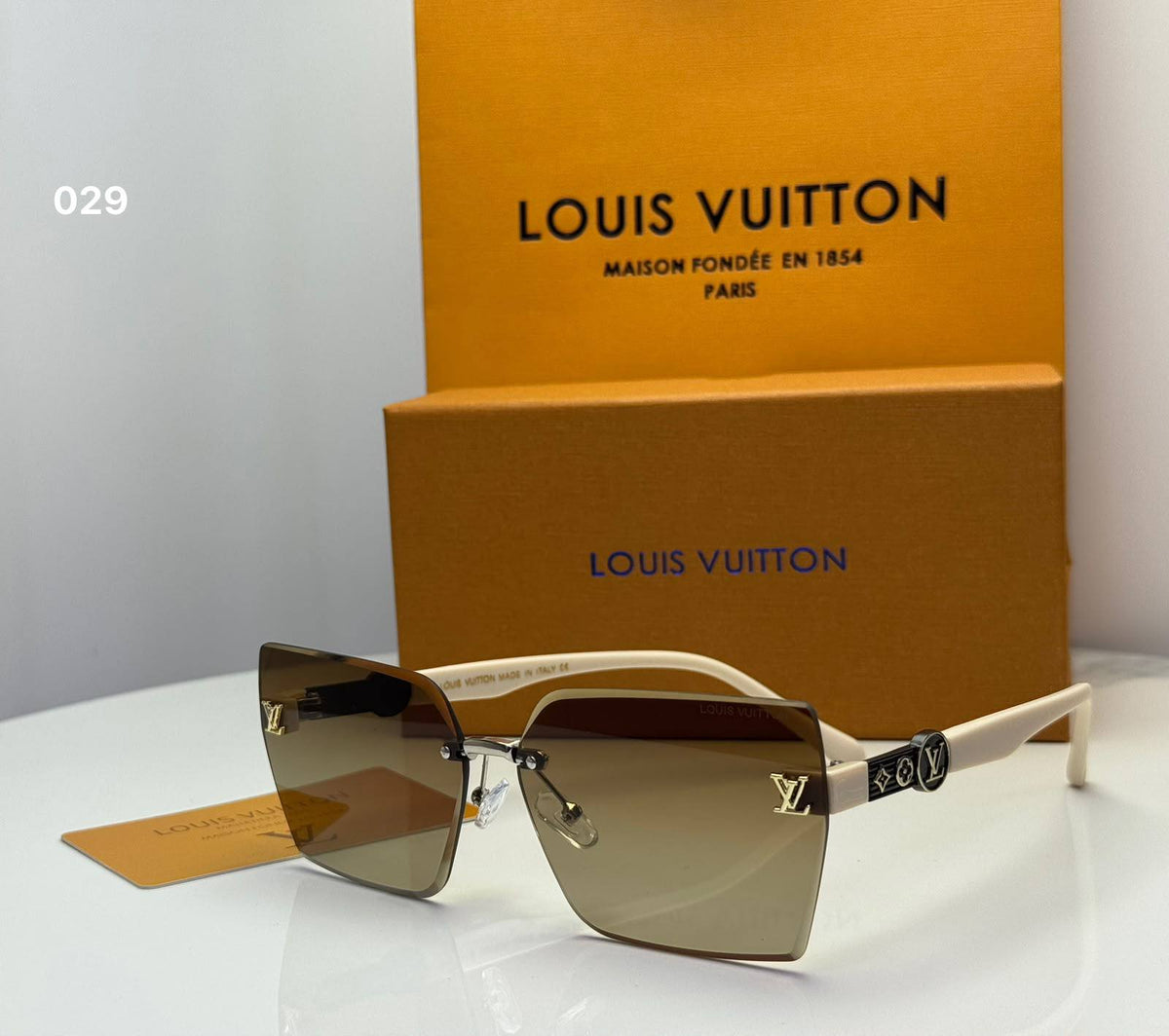 LV

Sunglasses 
65 dhs🇦🇪🇦🇪🇦🇪

Zain182
♥️♥️♥️
