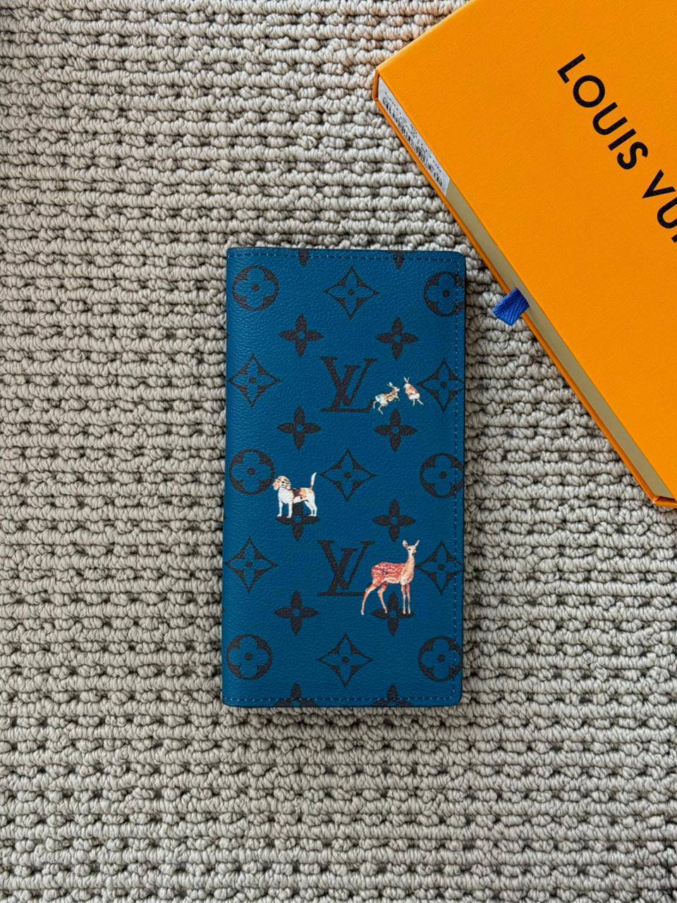LV
*New Long wallet* 
*Master quality*
230 dhs💓

Zain179
♥️♥️♥️