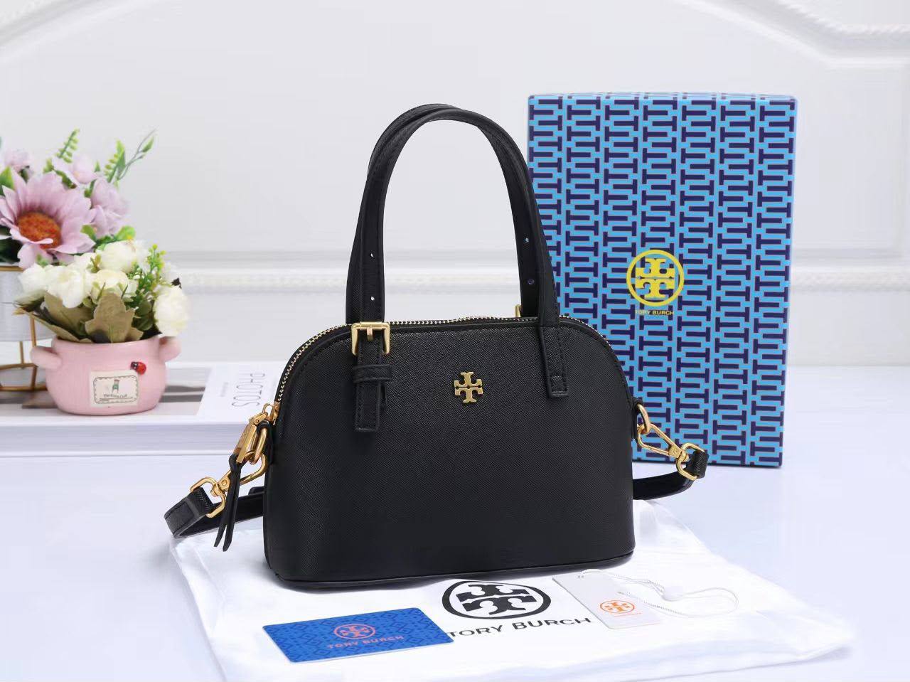 Tory Burch
Good quality 
95 dhs💓
With box 📦

Zain70
♥️♥️♥️