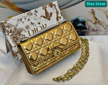 Dior

Good quality 

with box 
115 dhs🇦🇪🇦🇪

Zain186
♥️♥️♥️