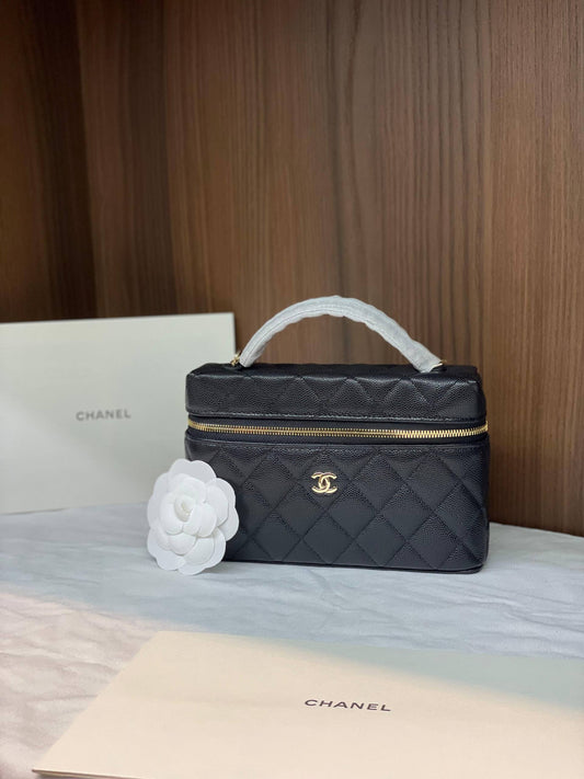 Chanel
   •Super Master Quality 
   •Size:19cm
950 dhs💚

Zain255
♥️♥️♥️