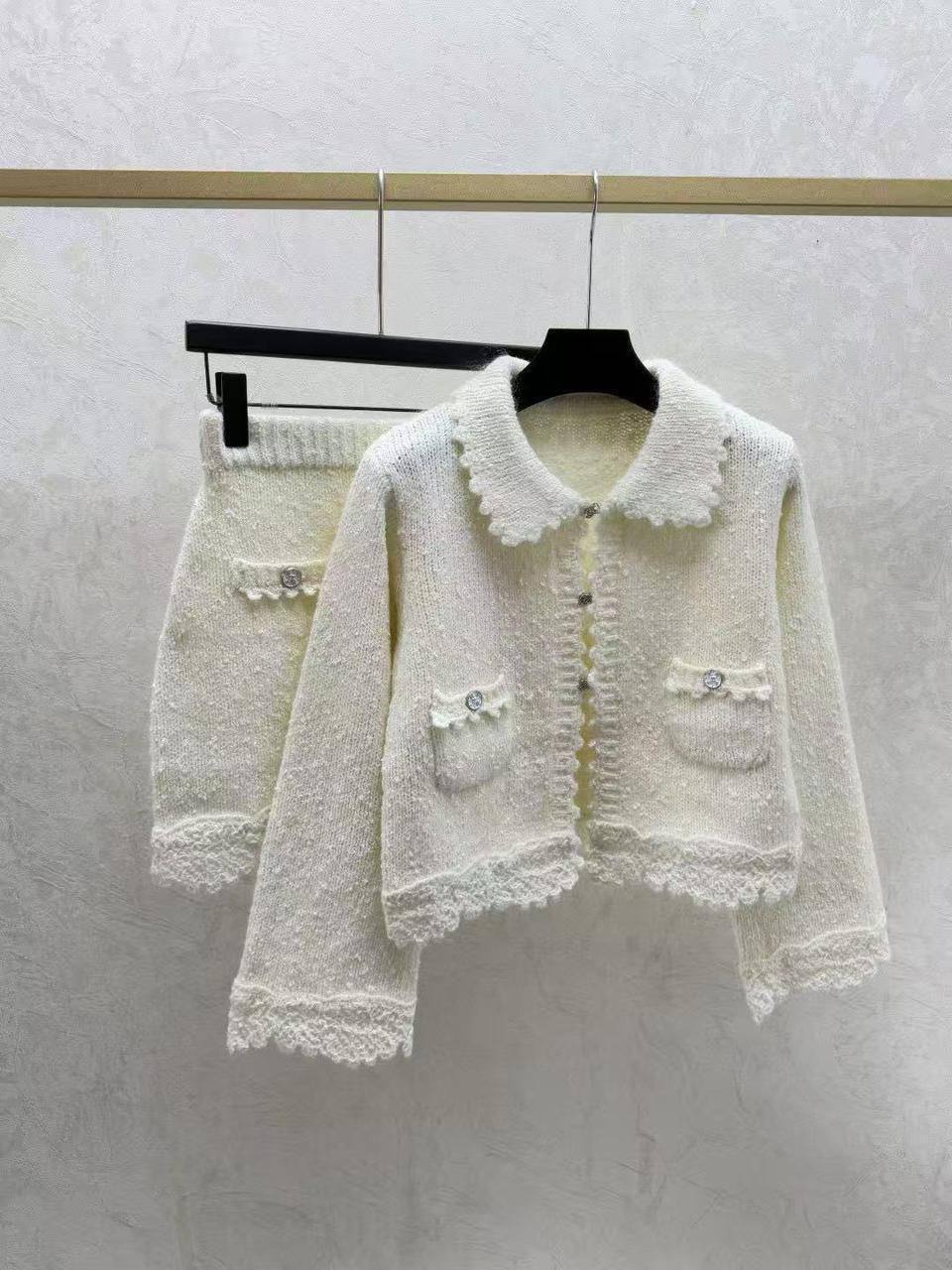 *New collections*                                                
CHANEL
*Super Master quality*
*Sizes: S M L XL* 
810 dhs💓

Zain308
♥️♥️♥️