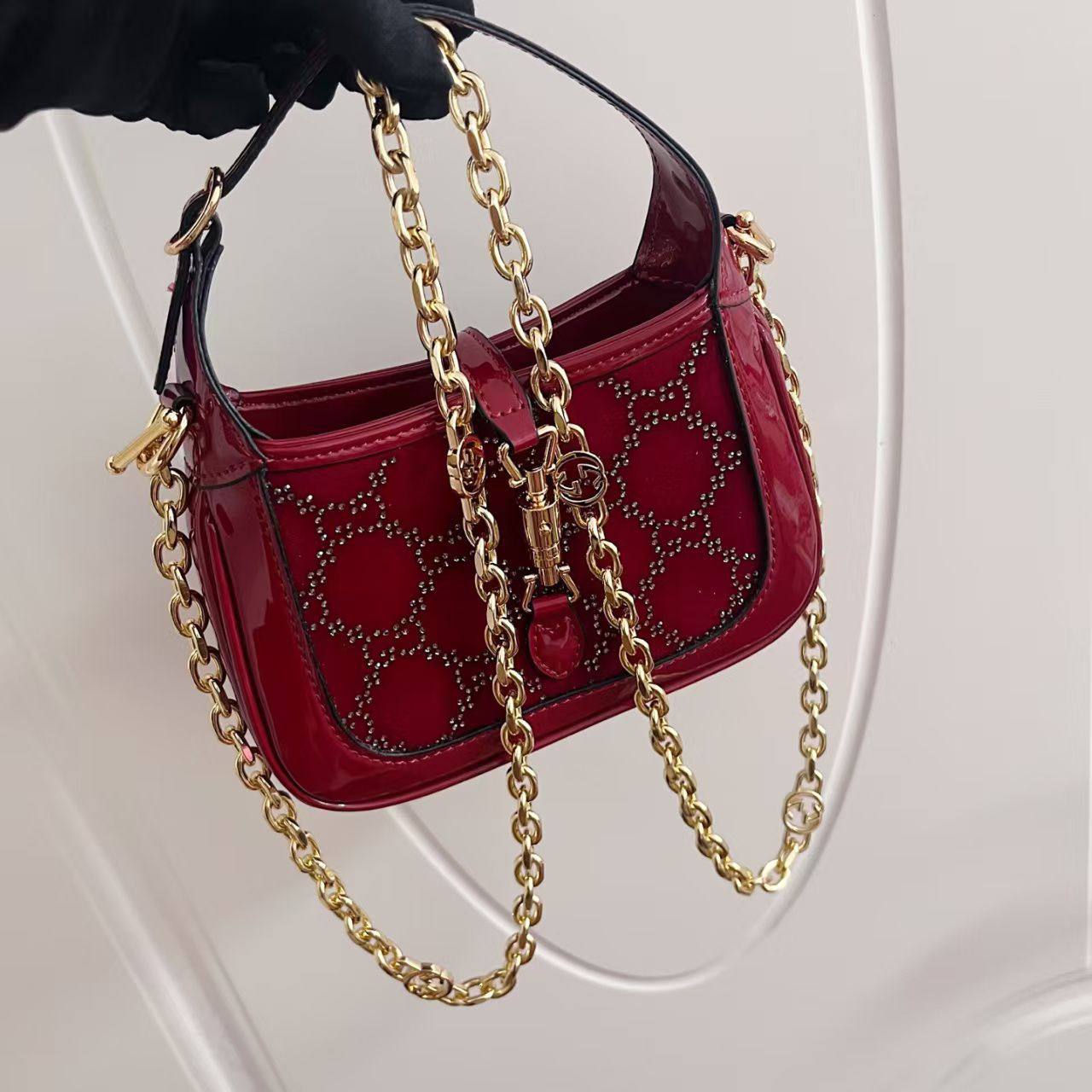 Gucci💕💕
Master
19cm💕 
260 dhs🗽
with double Box 🗃️

Zain228
♥️♥️♥️